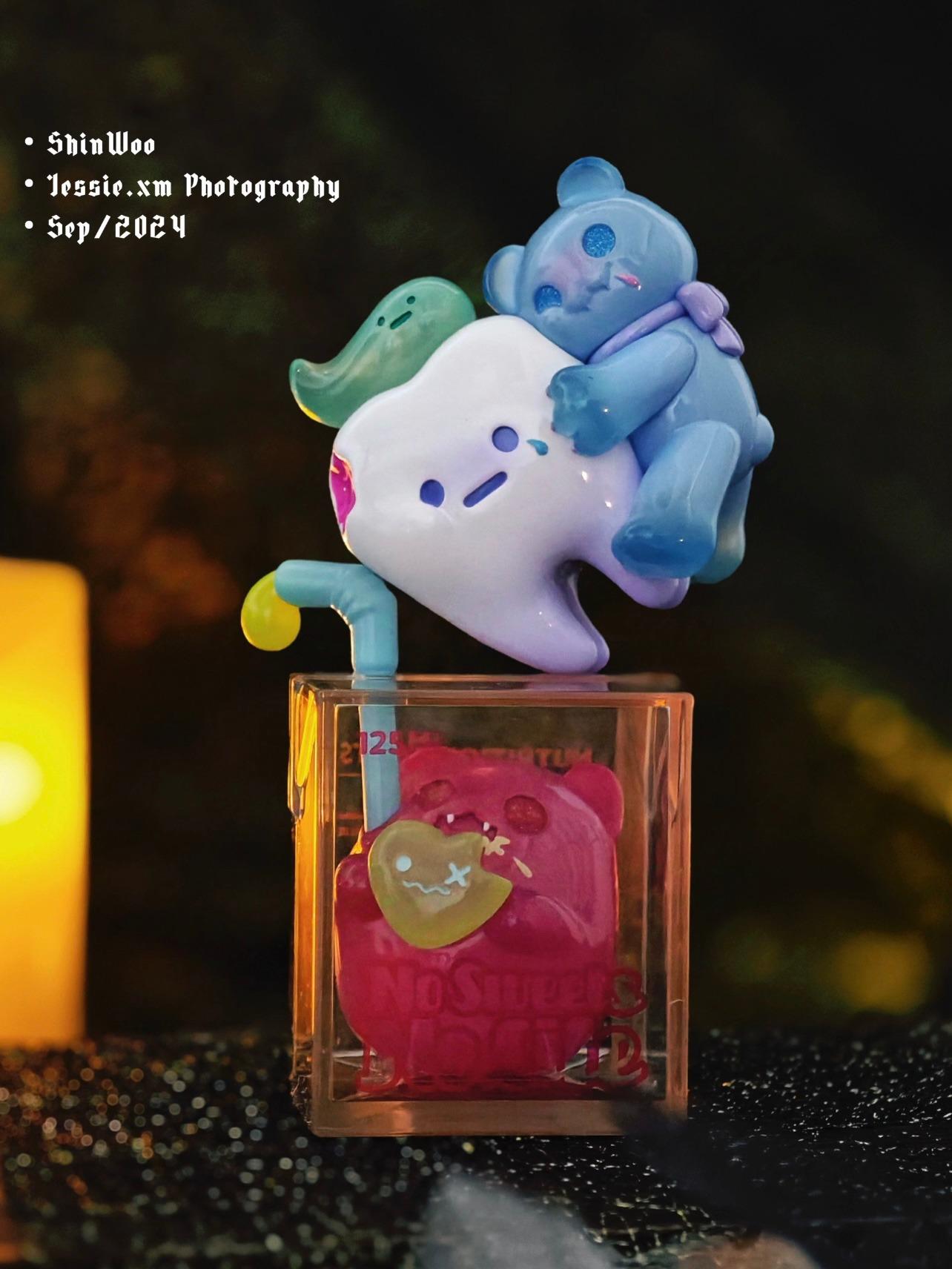 （B122）Shinwoo ghost bear vampire candy house series blind box arttoy