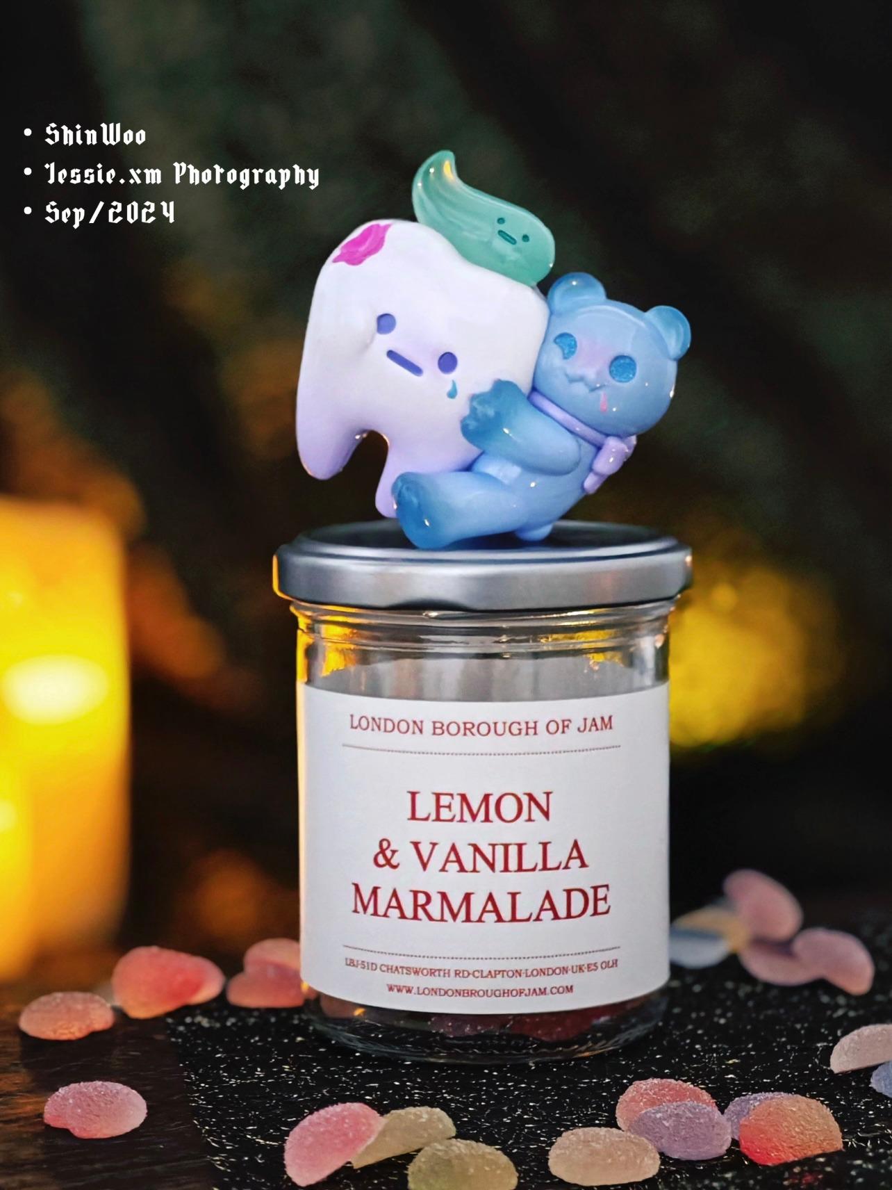 （B122）Shinwoo ghost bear vampire candy house series blind box arttoy