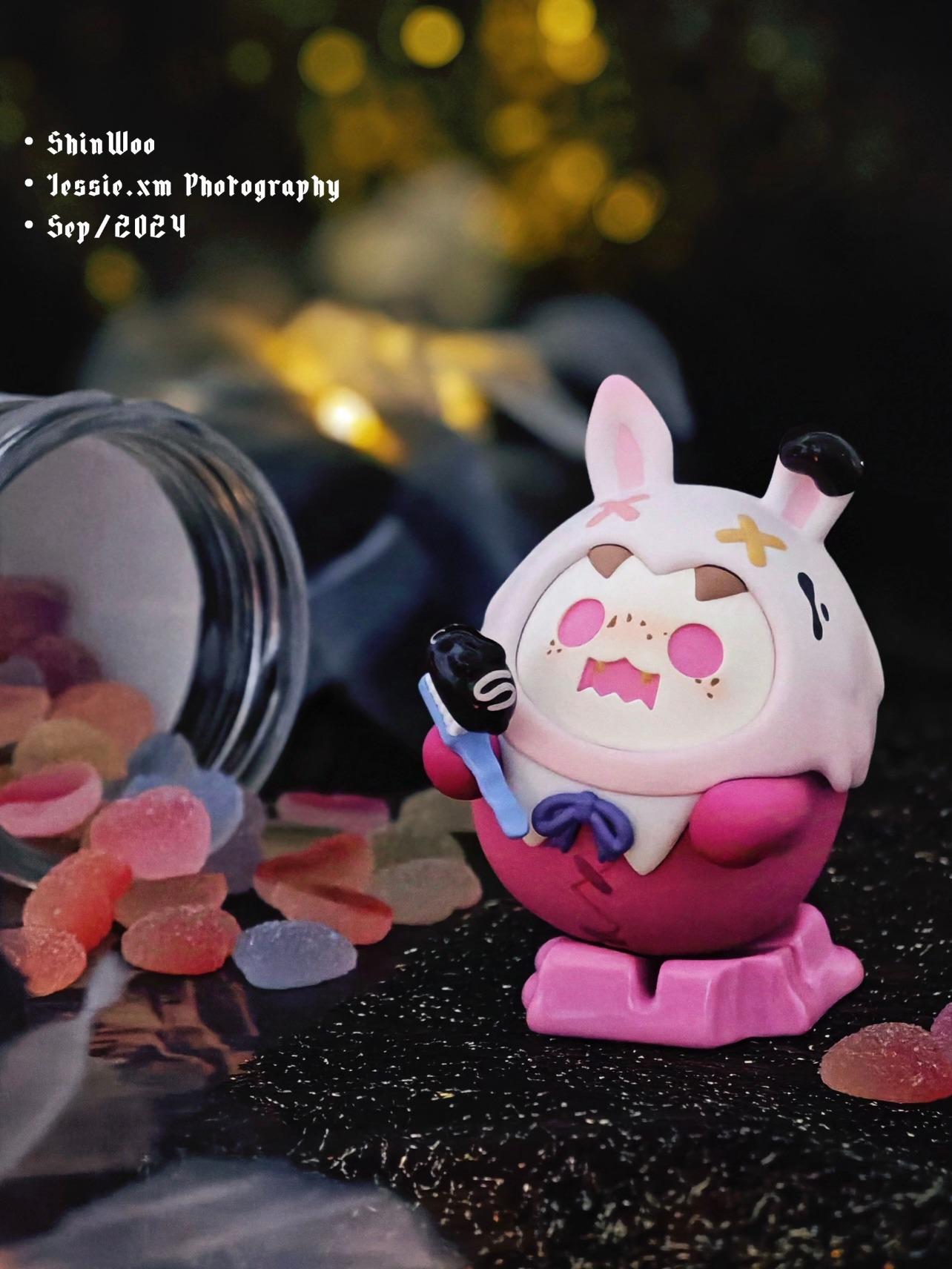 （B122）Shinwoo ghost bear vampire candy house series blind box arttoy